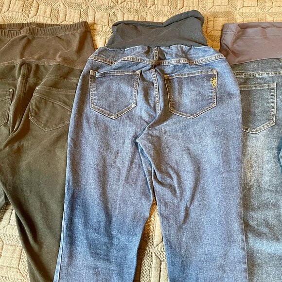 Lot of Size M Maternity Pants - Picture 3 of 3